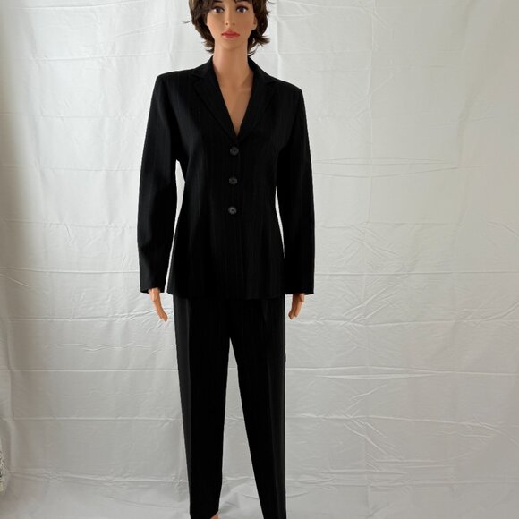 Ann Taylor Black Pinstripe 2-Piece Pant Suit - Classic/Chic/Timeless - Picture 1 of 5